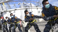 Tradisi berlayar bagi para kadet kali ini, sungguh berbeda. Saat pandemi COVID-19 KRI Bima Suci tidak keliling dunia sebagai misi diplomasi, tetapi melintas nusantara serta singggah di pulau-pulau terpencil dan terluar.  