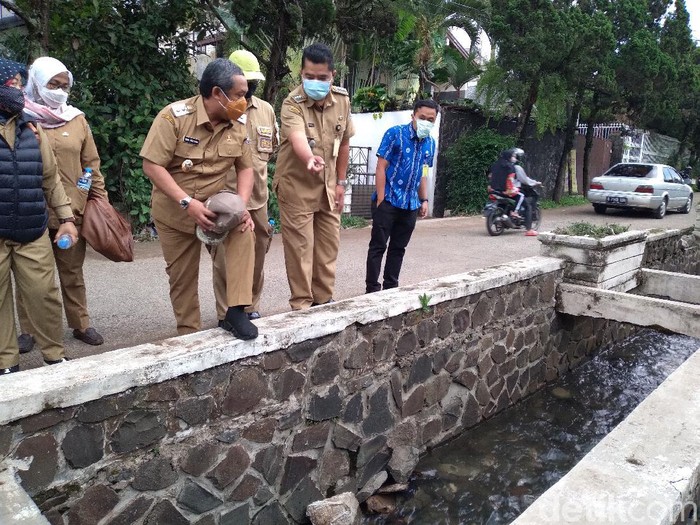 Pemkot Bandung menyiapkan solusi untuk mengatasi banjir di sejumlah titik