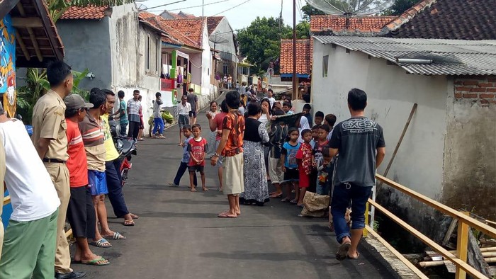 Penemuan mayat bayi gegerkan warga Kuningan.