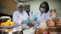 Selai tersebut dibuat dan diteliti di Laboratorium Kimia Puspitek Serpong, Banten, Senin (26/10/2020). 