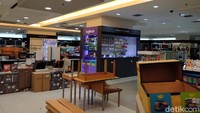 Beberapa produk masih ada yang menunggu dirapihkan untuk dilakukan pengepakan.