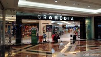 Toko Gramedia di Mal Taman Anggrek sedang bersiap untuk ditutup. Semua produk mulai dilakukan pengepakan untuk dipindahkan.