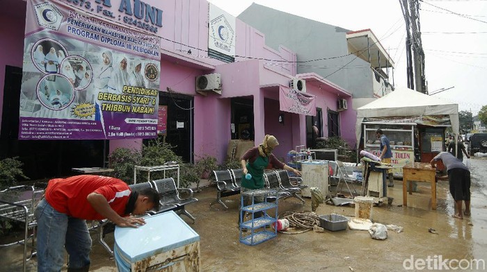 Potret Pemukiman Villa Nusa Indah Bekasi Pasca Diterjang Banjir Banjir menerjang perumahan Villa Nusa Indah, Bekasi, Jawa Barat, Sabtu (24/10/2020) malam. Begini kondisi perumahan usai diterjang banjir.