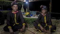 Ketua lembaga adat desa Paau, Halidi, mengatakan ritual ini diadakan sekali dalam setahun yang biasanya digelar pada bulan September atau Oktober tepatnya saat bulan purnama tiba.   