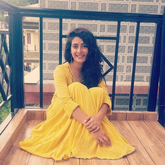 Preetika tidak menyadari ada polisi yang mengintainya saat tengah membeli obat-obatan terlarang di salah satu bandar narkoba.  Foto: dok. Instagram