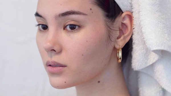 10 Wajah Polos Ratu Kecantikan Saat Tak Pakai Makeup