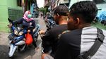 Relawan Sumbang Makanan untuk Warga Karantina Mandiri di Solo