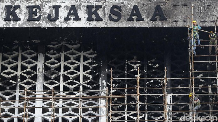 Renovasi Gedung Kejagung Telan Biaya Rp 350 Miliar Renovasi gedung Kejagung menalan biaya sebesar Rp 350 miliar. Hal itu disepakati DPR saat rapat kerja.