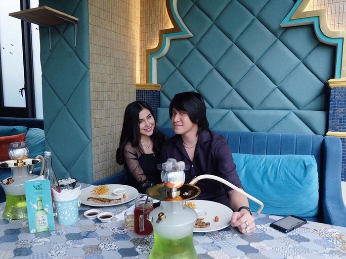 Romantisnya Kevin Aprilio dan Vicy Melanie Saat Kulineran Bareng