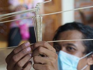 Lestarikan Wayang Suket, Dua Seniman Touring ke 20 Kota Besar Di Pulau Jawa