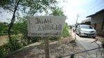 Jalan Amblas di Bekasi Ini Sudah Setahun Lebih Lho Dibiarkan