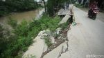 Jalan Amblas di Bekasi Ini Sudah Setahun Lebih Lho Dibiarkan
