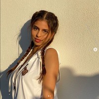 Suhana Khan baru belakangan ini aktif mengunggah foto di akun media sosialnya @suhanakhan2. Dia kerap memamerkan gayanya yang memesona untuk lebih dari 1,2 juta pengikutnya di Instagram. Foto: Instagram @suhanakhan2