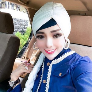 Kata Selebgram Hijab yang Viral karena Dagu Lancipnya Bikin Netizen Julid Kata Selebgram Hijab yang Viral karena Dagu Lancipnya Bikin Netizen Julid