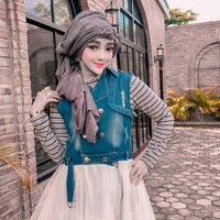 Dagu aku memang lancip dan pipi juga tirus karena aku sering ke klinik kecantikan sekitar empat tahun lalu. Aku mencoba perawata wajah pada umumnya seperti tarik benang, filer dan lainnya, tutur wanita yang tinggal di Bandar Lampung itu. Foto: Instagram @yuni_jasminebutiq.