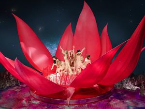Ngobrol Bareng TWICE soal Album Eyes Wide Open