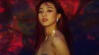 Shot yang bikin ONCE makin jatuh hati pada sang leader, Jihyo. (Foto: dok. JYP Entertainment) 