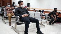 Bibi pun tampak menyimak persidangan dengan seksama. Pool/Palevi S/detikFoto.