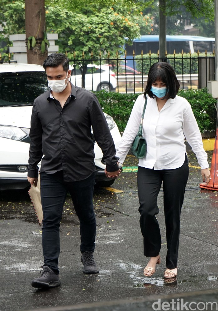 Vanessa Angel dan Bibi saat ditemui di PN Jakarta Barat.