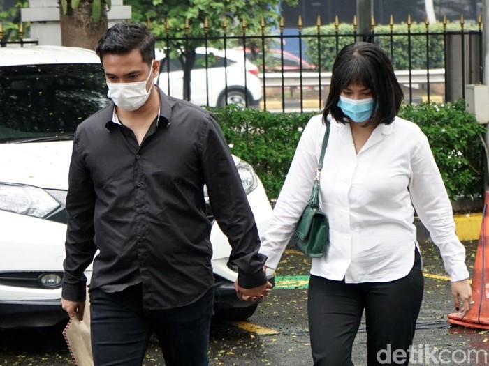 Vanessa Angel dan Bibi saat ditemui di PN Jakarta Barat.
