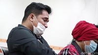 Turut merasakan kesedihan yang dialami Vanessa, Bibi pun menangis. Pool/Palevi S/detikFoto.
