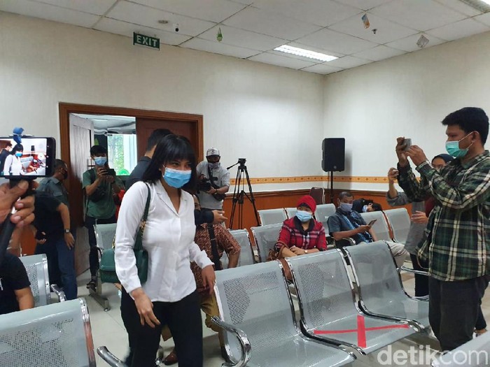 Vanessa Angel menghadiri sidang kasus kepemilikan pil Xanax di PN Jakbar