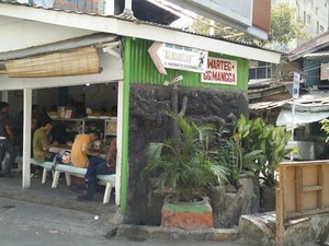 5 Tempat Makan dalam Gang Nyempil Ini Laris Manis
