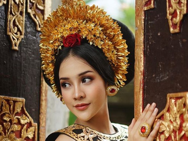 Cantiknya Anya Geraldine Liburan di Bali