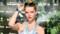Berperan sebagai Beth Harmon, Anya Taylor-Joy begitu mendalami perannya sebagai pecatur. Foto: Getty Images/Pascal Le Segretain