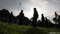 Momen libur panjang kerap dimanfaatkan warga untuk pulang ke kampung halaman maupun berwisata ke luar kota bersama keluarga.  