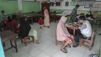 Lebih dari 1000 KK dilaporkan mengungsi akibat kondisi tersebut.