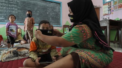 Potret Para Pengungsi Banjir di Cilacap