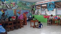 Warga korban banjir ditampung di MI Muhammadiyah Gentasari.
