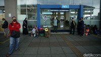 Salah satu terminal yang mulai sibuk di saat menjelang libur panjang adalah Terminal Pulogebang di kawasan Jakarta Timur.