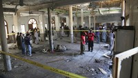 Waqar Azim, seorang pejabat senior polisi, mengatakan lebih dari 60 orang sedang ada di ruang salah satu kelas saat itu, ketika ledakan mengguncang sebuah madrasah di Peshawar pada Selasa (27/10/2020) waktu setempat, sekitar 170 kilometer barat Islamabad.  