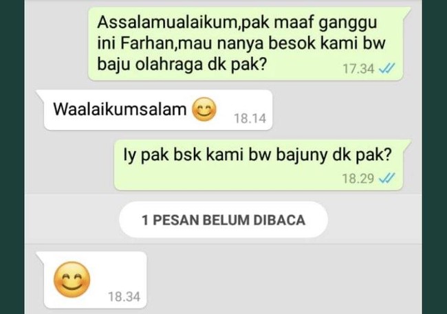 Kalau dijawabnya cuma pakai emoticon senyum gini kira-kira maksud si Bapak apa ya? Foto: Twitter/@txtdaripelajar