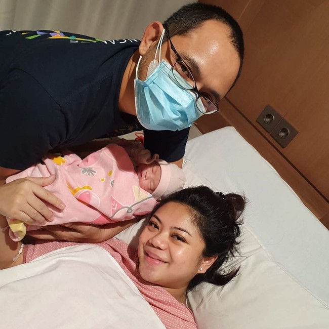 Danny Rukmana yang merupakan mantan suami artis Lulu Tobing menikah dengan Raiyah Caesaria, seorang mantan pramugari, pada 15 Februari 2020. Kini keduanya dikaruniai seorang putri. Foto: Instagram/@princessraiyah, @tututsoeharto