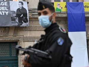 Prancis Tindak Keras Islam Radikal di Tengah Cekcok dengan Turki