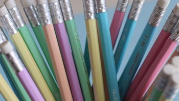 Ferrule, bahan logam kecil di antara pensil dan penghapus. Foto: Istimewa/BrightSide