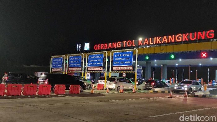 Gerbang Tol Kalikangkung, Semarang, Selasa (27/10/2020).