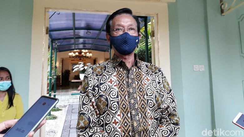 Gubernur DIY Sri Sultan Hamengku Buwono X Gubernur DIY Sri Sultan Hamengku Buwono X