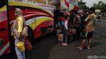 Hilir Mudik Penumpang di Terminal Tanjung Priok Sambut Cuti Bersama