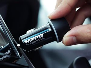 Tips Memilih Charger HP di Mobil yang Aman