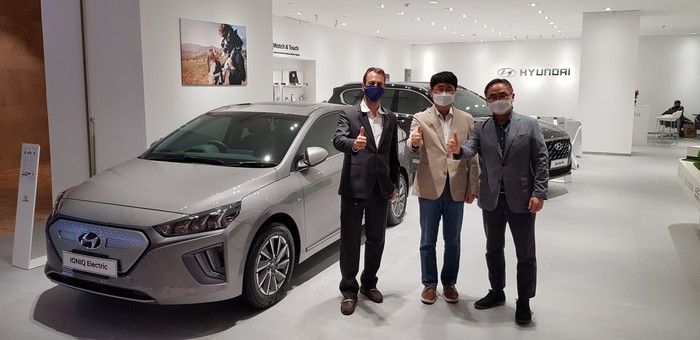 Hyundai Buka Showroom di Mal