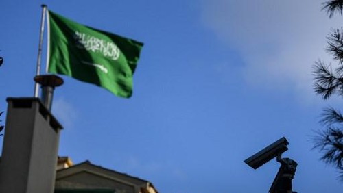 A Saudi Arabian flag flies on Saudi Arabias consulate in Istanbul on October 4, 2018. - Jamal Khashoggi, a veteran Saudi journalist who has been critical towards the Saudi government has gone missing after visiting the kingdoms consulate in Istanbul on October 2, 2018, the Washington Post reported. (Photo by OZAN KOSE / AFP)