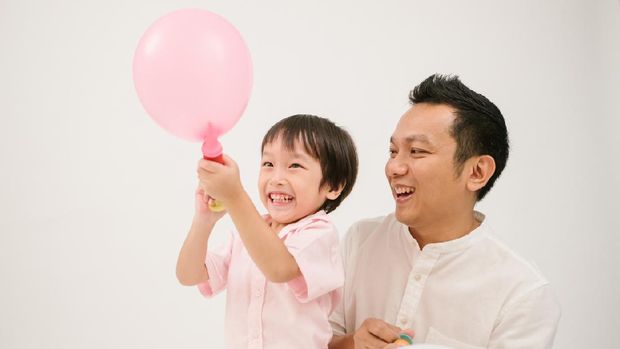 Thailand, blowing, balloon, family, father, son, love, pink color, studio,Air pump