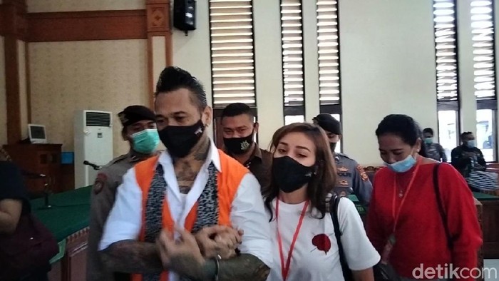 Jerinx SID kembali menjalani sidang kasus IDI Kacung WHO (Angga Riza/detikcom)