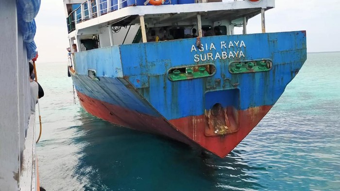 Kapal KM Asia Raya dilaporkan kandas di salah satu pulau di Kabupaten Kepulauan Selayar, Sulawesi Selatan (dok. Istimewa).