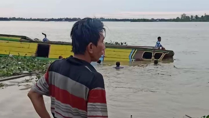 Kapal tenggelam di Sungai Musi (dok. Istimewa)