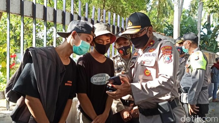 Kapolresta Banyuwangi dengan pedemo